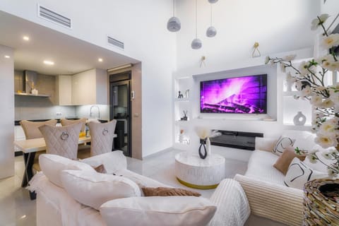 Communal lounge/ TV room, TV and multimedia, Living room