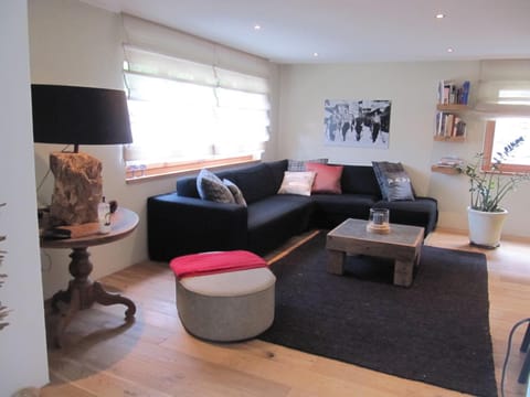 Living room, Photo of the whole room