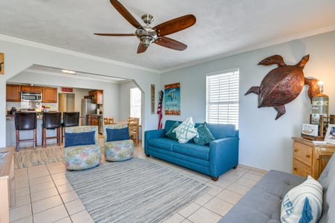 Less Than 1 Mi to Beach! Family-Friendly Galveston Home House in Galveston Island