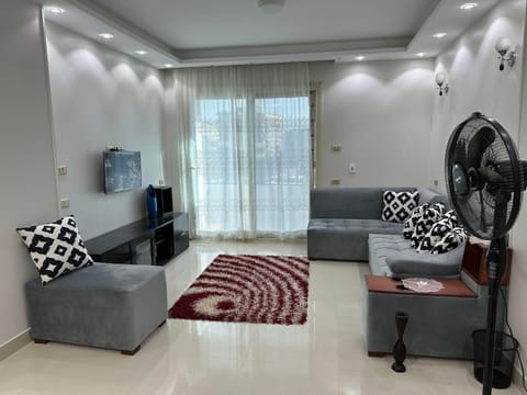 Communal lounge/ TV room, TV and multimedia, Living room, Seating area, Evening entertainment
