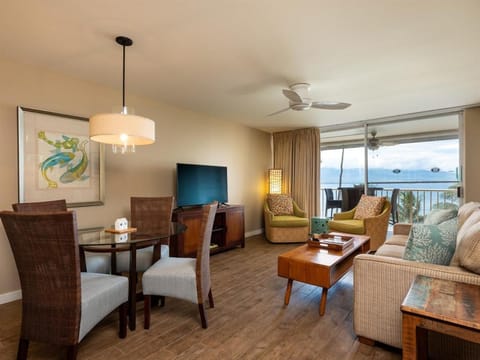 Ma'alaea Kai 408 — Fully Remodeled — Designer Fini House in Maalaea