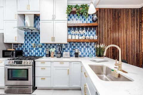 Home 4/ King Beds - Large Garage by StayStLouis House in Saint Louis