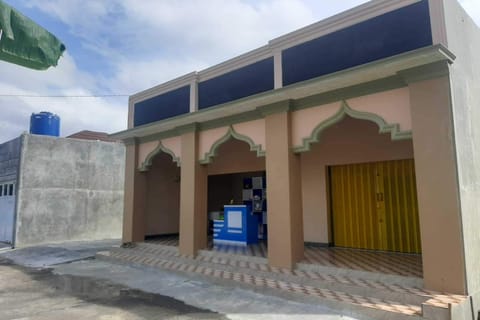 Facade/entrance