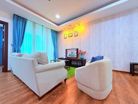 Communal lounge/ TV room, TV and multimedia, Living room, Seating area, Evening entertainment