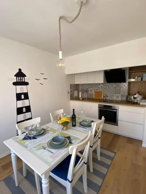 Kitchen or kitchenette, pet friendly, stove