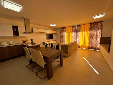 Kitchen or kitchenette, Living room, Photo of the whole room, Seating area, Dining area