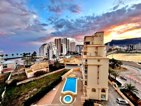Property building, Pool view, Sea view, Location