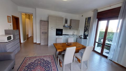 Living room, Dining area, minibar, pet friendly, toaster