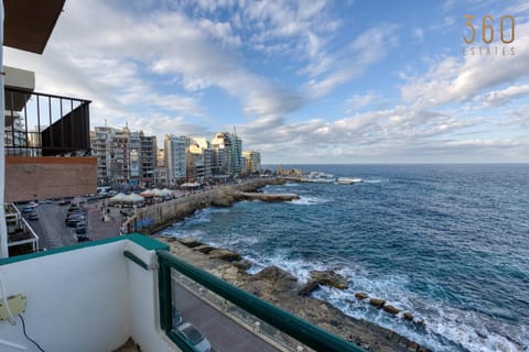 Property building, Nearby landmark, Day, Natural landscape, View (from property/room), Balcony/Terrace, City view, Sea view