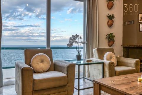 Natural landscape, View (from property/room), Balcony/Terrace, Living room, Seating area, Lake view, River view, Sea view