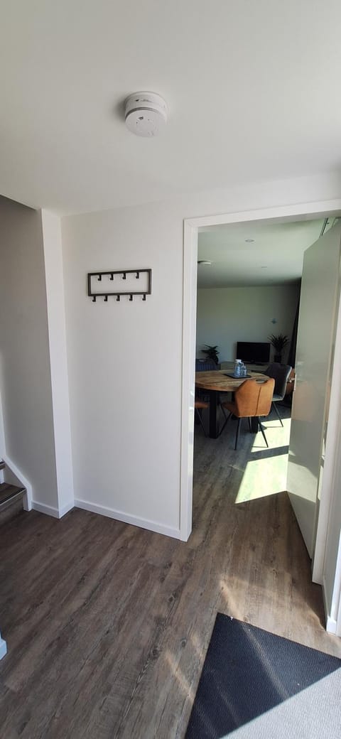 Bed, Living room, Seating area, Dining area, Bedroom