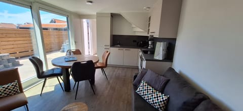 TV and multimedia, Balcony/Terrace, Living room, Seating area, Dining area, kitchen