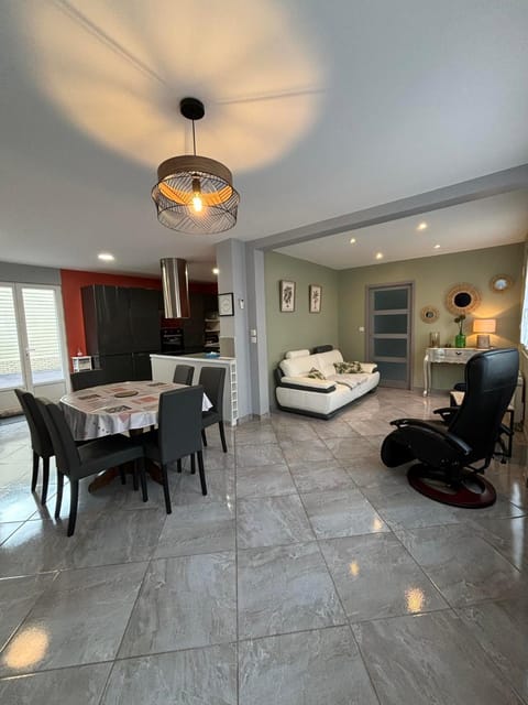 Rez-de-chaussée de plain-pied avec parking privé au centre ville Apartment in Dieppe