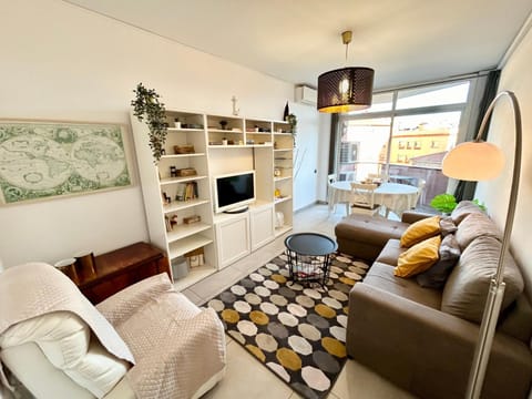 Communal lounge/ TV room, TV and multimedia, Photo of the whole room, Evening entertainment