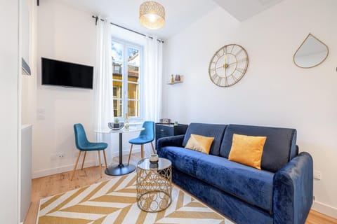 Communal lounge/ TV room, Living room