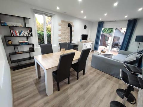 Communal lounge/ TV room, Living room, Seating area, Dining area