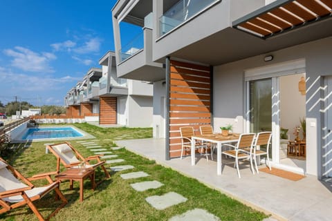 Property building, Garden, Swimming pool
