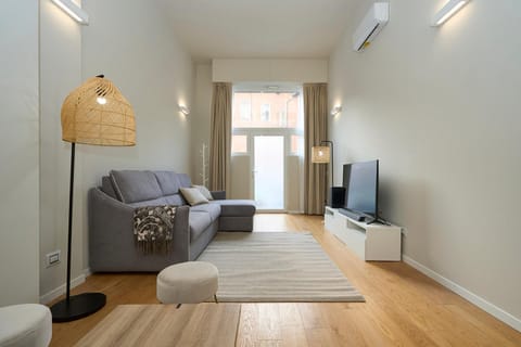 TV and multimedia, Living room, Seating area, Evening entertainment