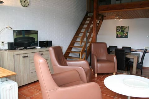 TV and multimedia, Seating area