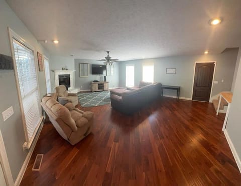 Home just outside of Hendersonville House in Hendersonville