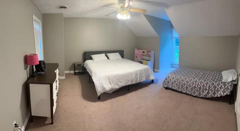 Home just outside of Hendersonville House in Hendersonville