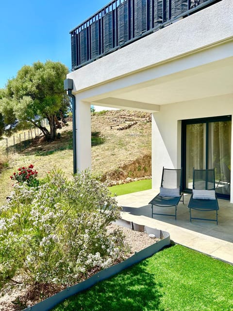 Day, Natural landscape, Garden, View (from property/room), Balcony/Terrace, Garden view, sunbed