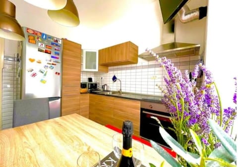 Coffee/tea facilities, Area and facilities, dishwasher, microwave, stove, kitchen, air conditioner
