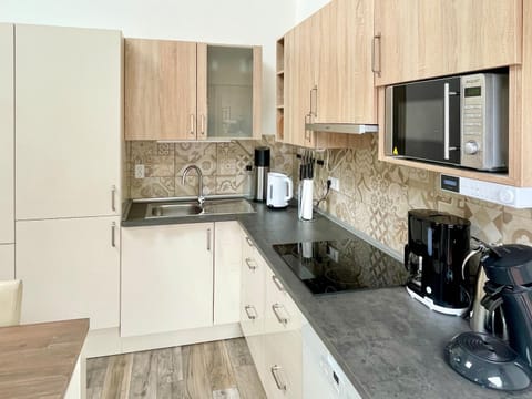 Kitchen or kitchenette, Seating area, dishwasher, microwave, stove, toaster