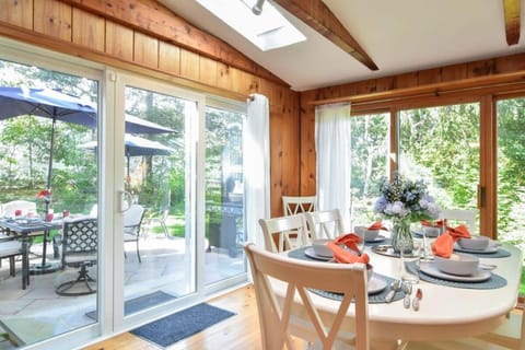 A Contemporary Gem w Cape Character Dog Friendly House in Orleans