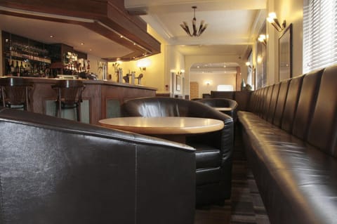 Restaurant/places to eat, Lounge or bar