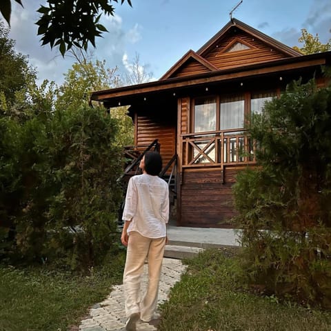 Property building, People, Garden, group of guests