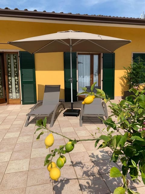 Property building, Balcony/Terrace, sunbed