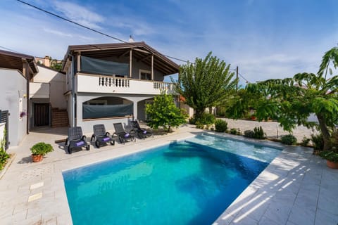 Property building, Garden, View (from property/room), Garden view, Pool view, Swimming pool