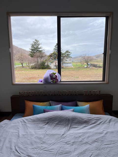 Bed, Natural landscape, Photo of the whole room