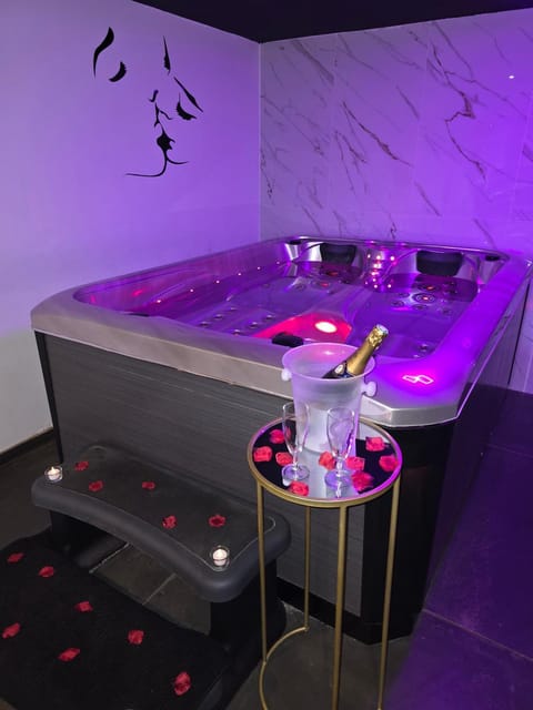 Hot Tub, Spa and wellness centre/facilities