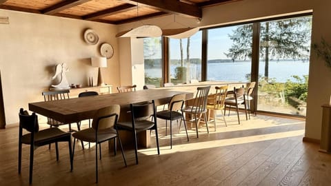 Living room, Dining area, Lake view