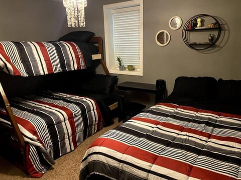 4 Bedroom/2 Bath Home 20 Acres of Woods - Hot Tub House in Michigan