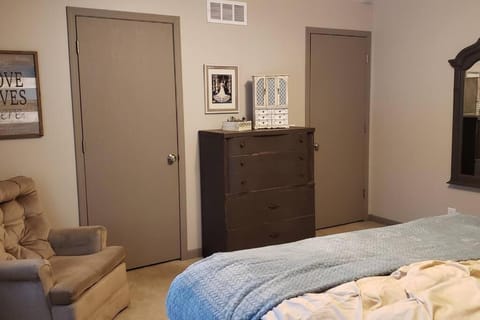 4 Bedroom/2 Bath Home 20 Acres of Woods - Hot Tub House in Michigan