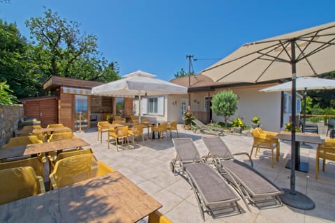 Patio, BBQ facilities, Communal kitchen, City view, Garden view, Mountain view, Sea view, Street view