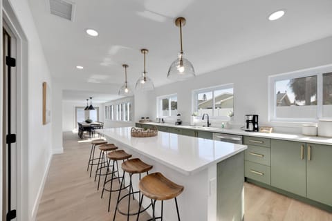 Coastal Oasis in Seminole: Heated Pool Paradise! House in Florida