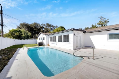 Coastal Oasis in Seminole: Heated Pool Paradise! House in Florida