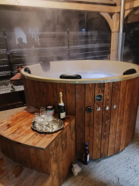Hot Tub, Sauna, Bathroom
