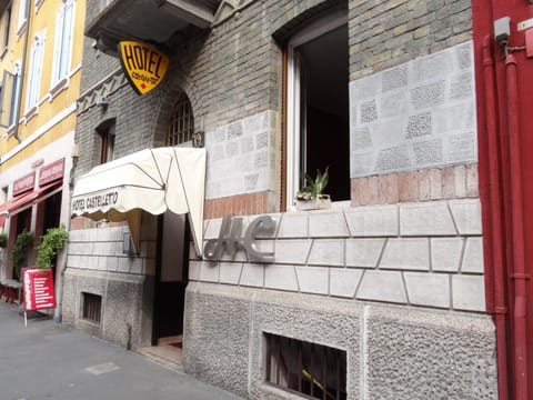Facade/entrance