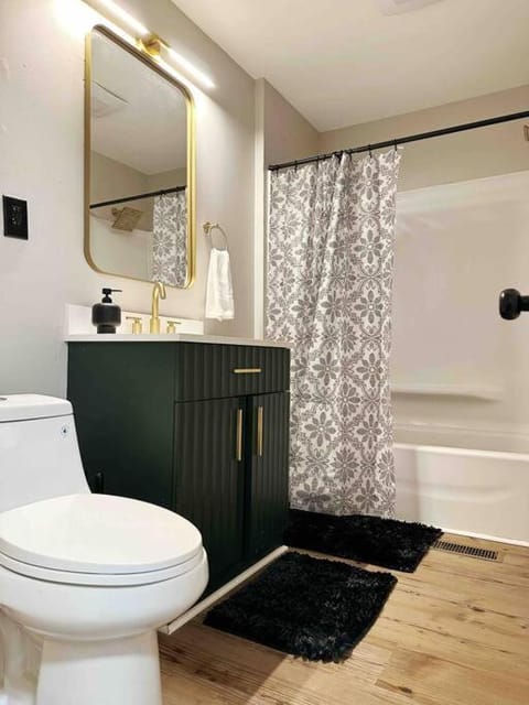 Rotherwood Roost / 2BR/1BA Apartment near UE Apartment in Evansville