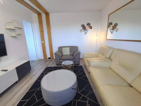 4 min walk to metro, 2 bedrooms &Salon, La Défense Apartment in Puteaux