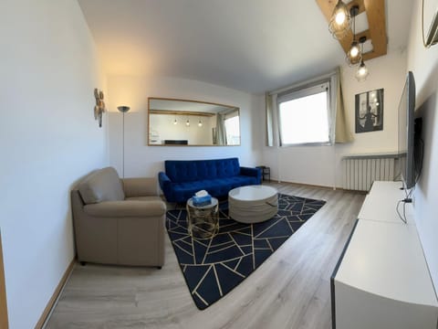 4 min walk to metro, 2 bedrooms &Salon, La Défense Apartment in Puteaux
