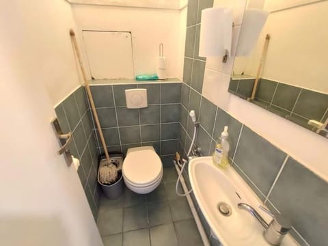 4 min walk to metro, 2 bedrooms &Salon, La Défense Apartment in Puteaux