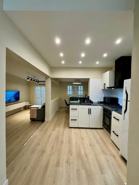 TV and multimedia, Kitchen or kitchenette, minibar, pet friendly, stove, toaster
