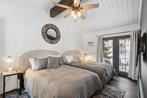 Chief's Head Peak Apartment in Allenspark