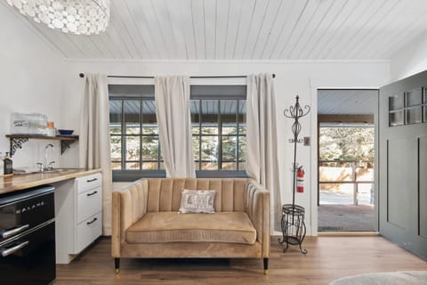 Chief's Head Peak Apartment in Allenspark